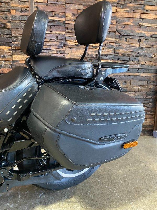 2022 HARLEY-DAVIDSON FLHCS HERITAGE CLASSIC 114 CRUISER