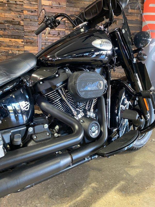 2022 HARLEY-DAVIDSON FLHCS HERITAGE CLASSIC 114 CRUISER