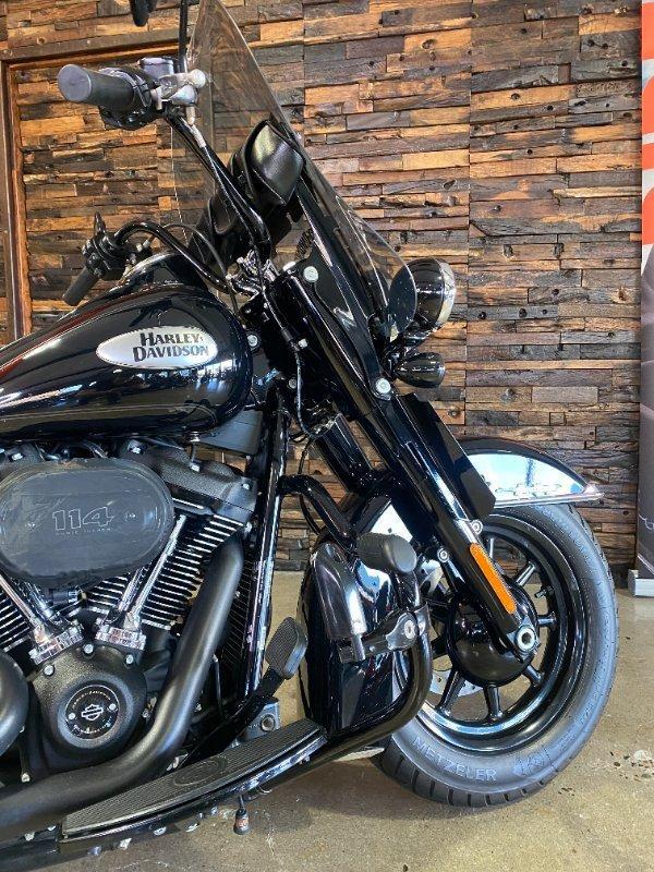 2022 HARLEY-DAVIDSON FLHCS HERITAGE CLASSIC 114 CRUISER