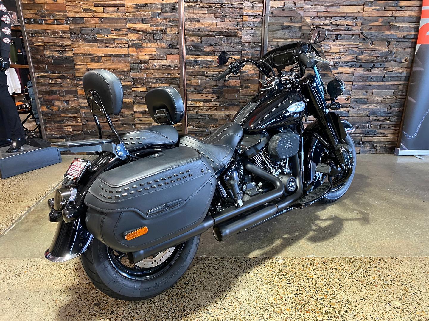 2022 HARLEY-DAVIDSON FLHCS HERITAGE CLASSIC 114 CRUISER