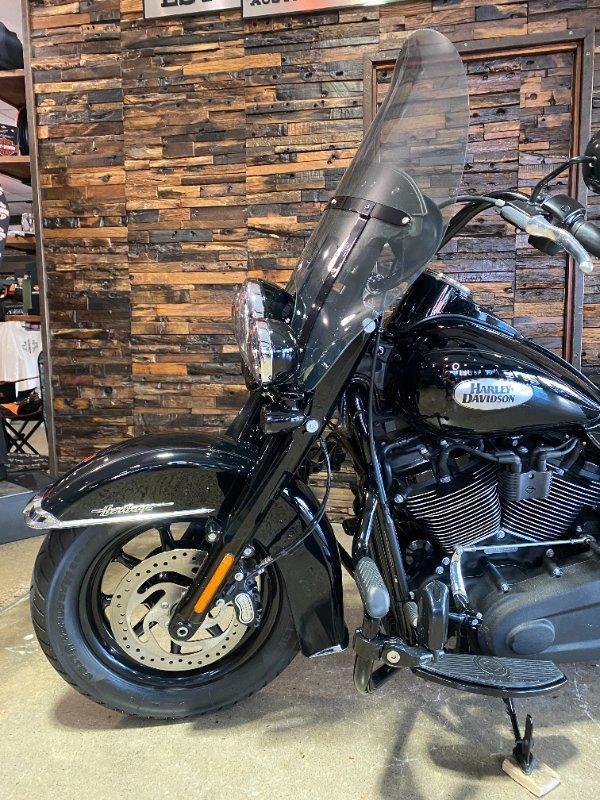2022 HARLEY-DAVIDSON FLHCS HERITAGE CLASSIC 114 CRUISER