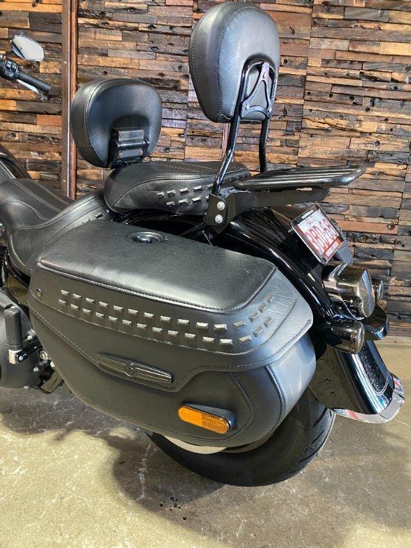 2022 HARLEY-DAVIDSON FLHCS HERITAGE CLASSIC 114 CRUISER
