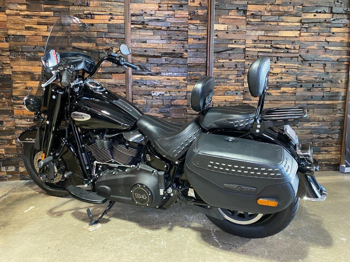 2022 HARLEY-DAVIDSON FLHCS HERITAGE CLASSIC 114 CRUISER