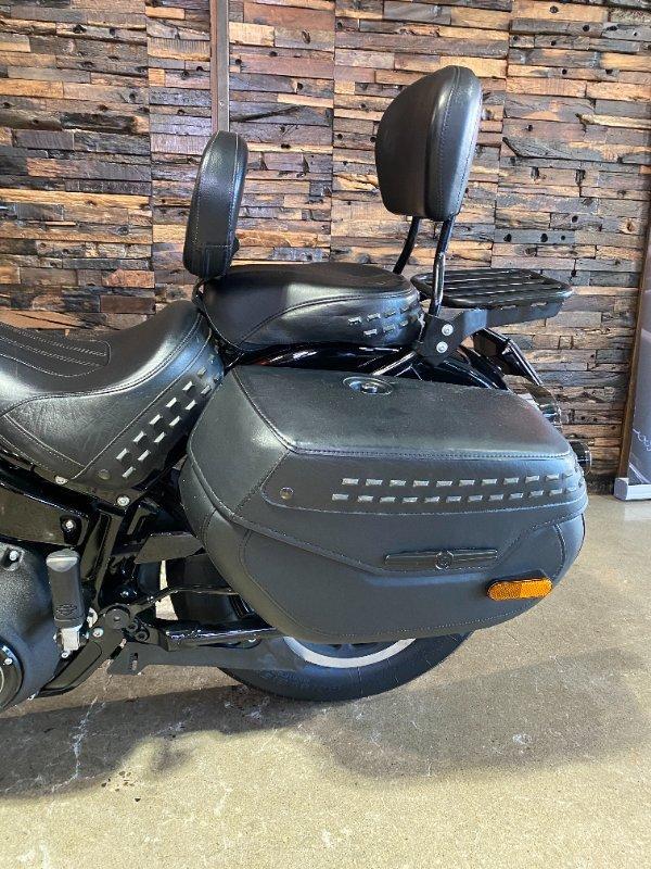 2022 HARLEY-DAVIDSON FLHCS HERITAGE CLASSIC 114 CRUISER