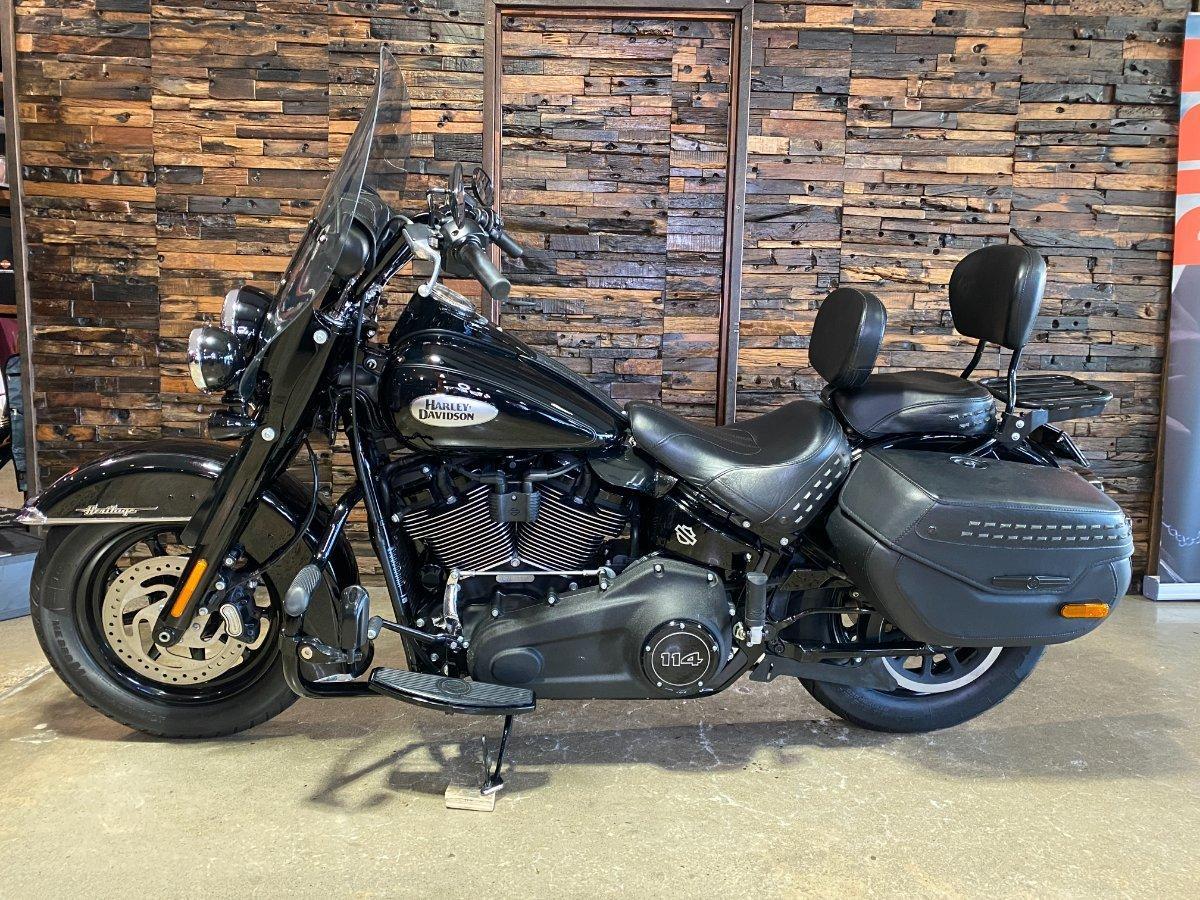 2022 HARLEY-DAVIDSON FLHCS HERITAGE CLASSIC 114 CRUISER