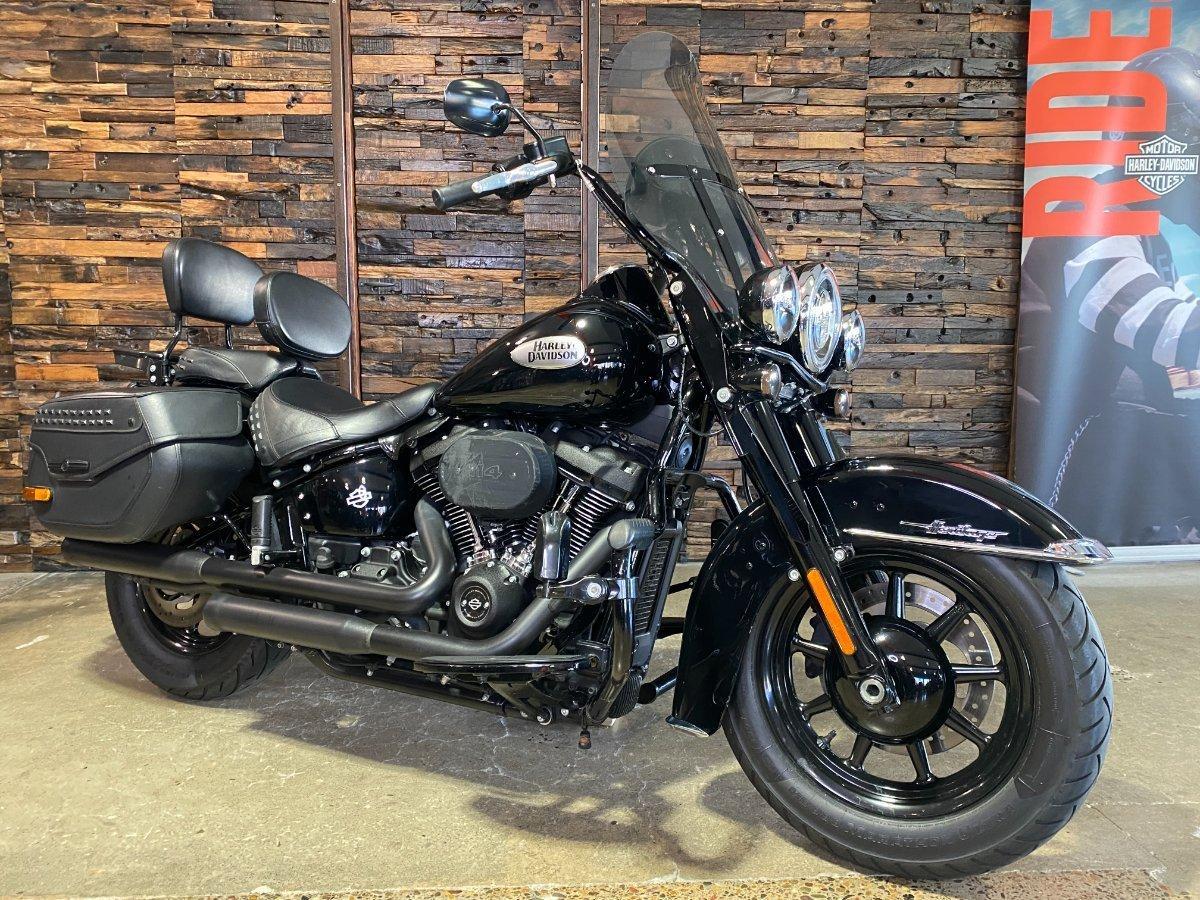 2022 HARLEY-DAVIDSON FLHCS HERITAGE CLASSIC 114 CRUISER