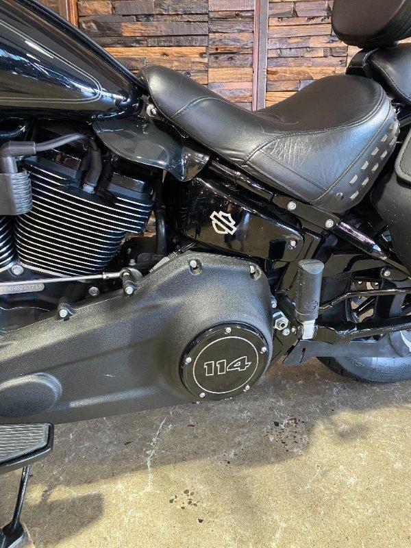 2022 HARLEY-DAVIDSON FLHCS HERITAGE CLASSIC 114 CRUISER