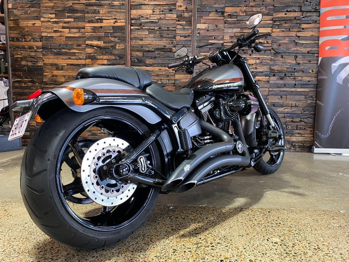 2017 HARLEY-DAVIDSON FXSE CVO PRO STREET BREAKOUT CRUISER