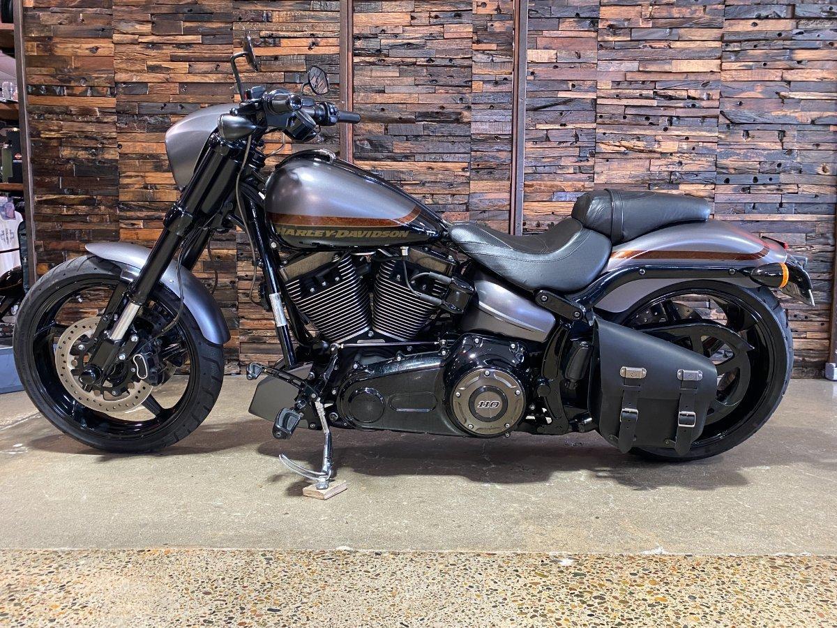 2017 HARLEY-DAVIDSON FXSE CVO PRO STREET BREAKOUT CRUISER