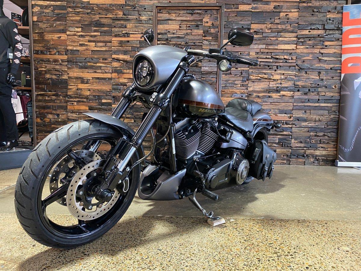 2017 HARLEY-DAVIDSON FXSE CVO PRO STREET BREAKOUT CRUISER