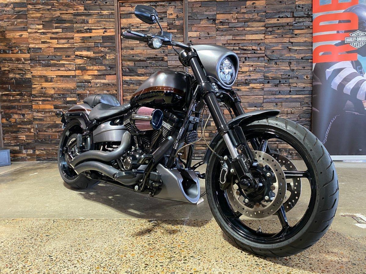 2017 HARLEY-DAVIDSON FXSE CVO PRO STREET BREAKOUT CRUISER