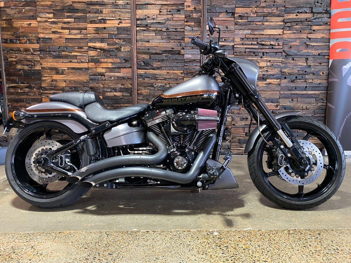 2017 HARLEY-DAVIDSON FXSE CVO PRO STREET BREAKOUT CRUISER
