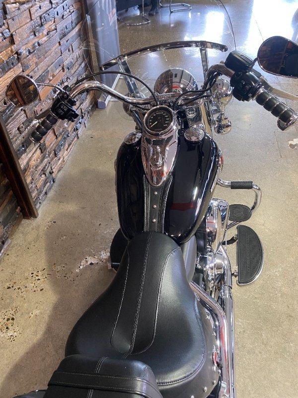 2016 HARLEY-DAVIDSON FLSTC HERITAGE SOFTAIL CLASSIC CRUISER