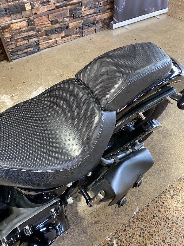 2011 HARLEY-DAVIDSON FXS BLACKLINE CRUISER