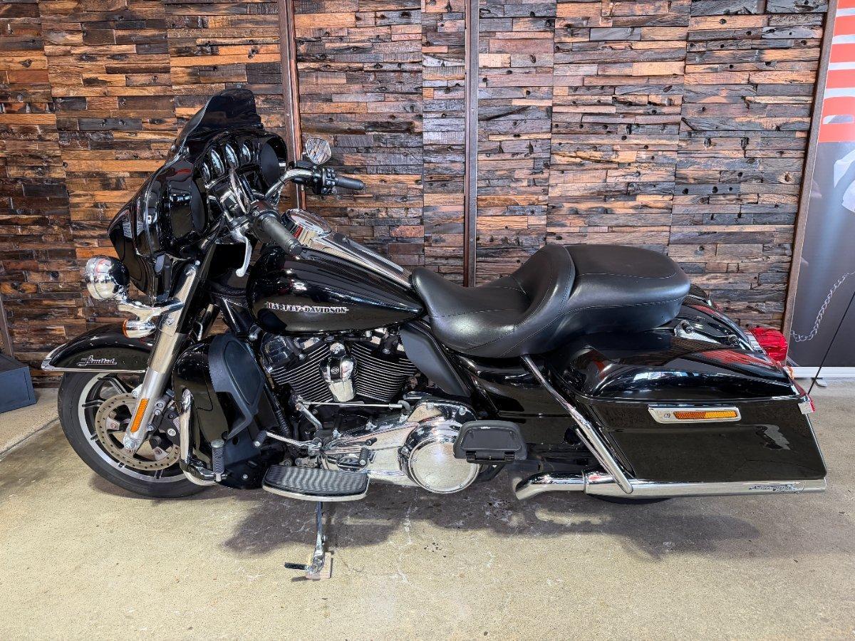 2018 HARLEY-DAVIDSON FLHTK ULTRA LIMITED CRUISER