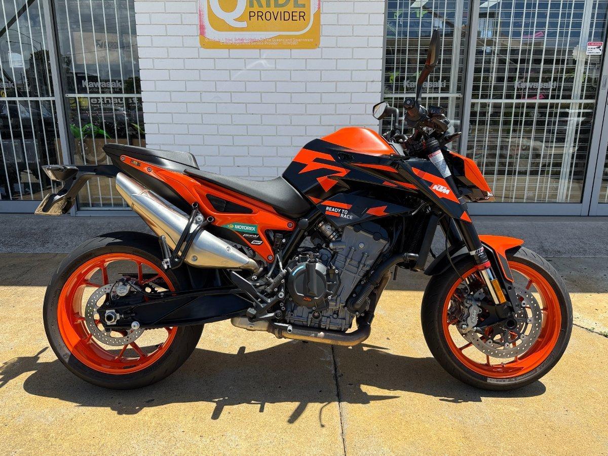 2022 KTM 890 DUKE ROAD