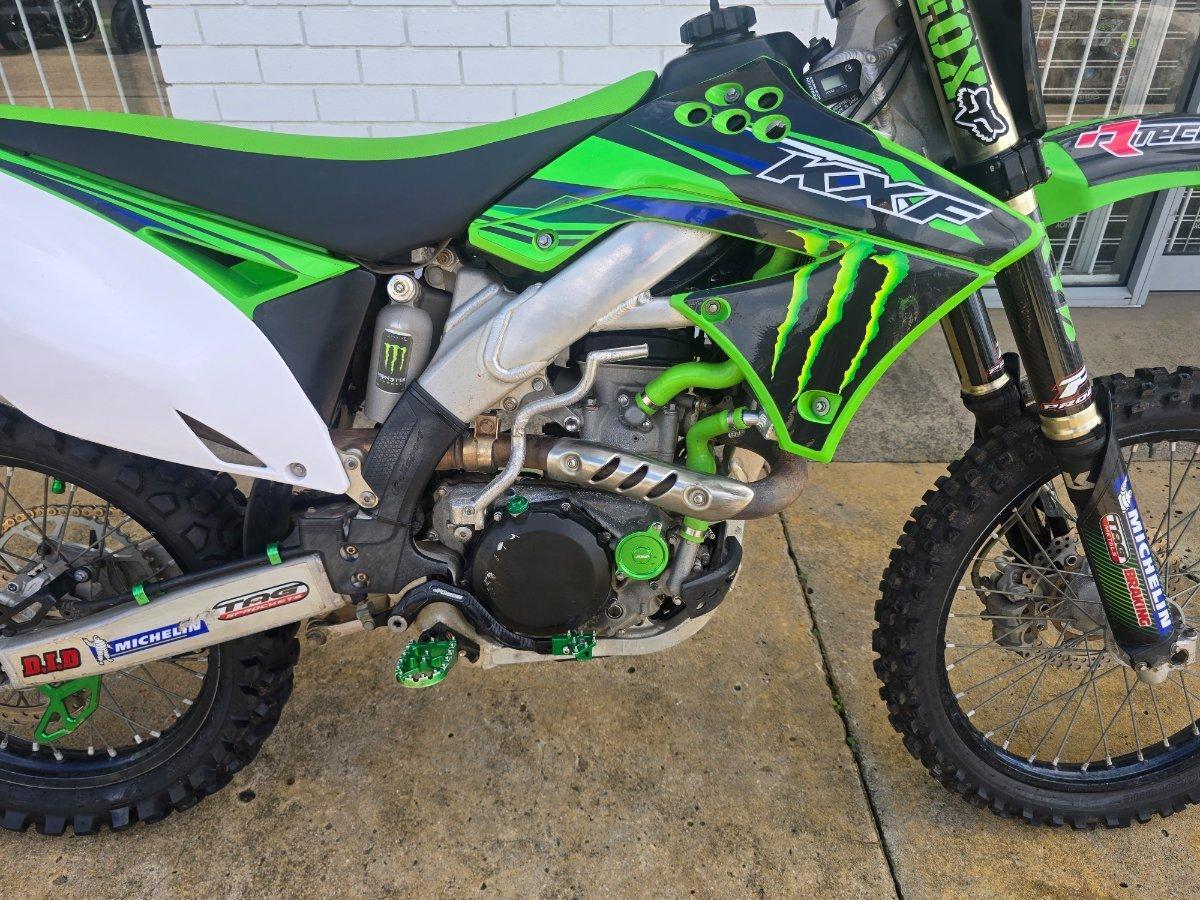 2010 KAWASAKI KX450F MOTOCROSS