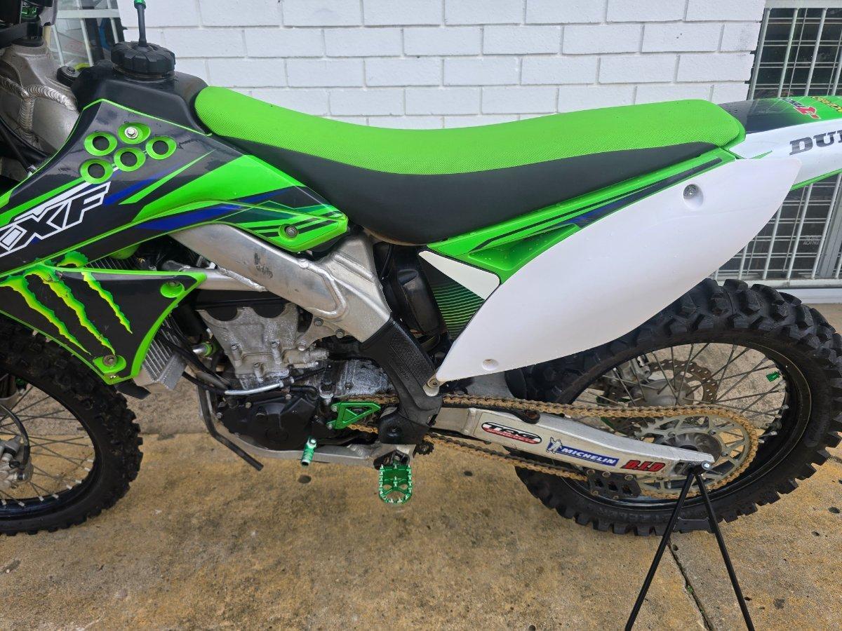 2010 KAWASAKI KX450F MOTOCROSS