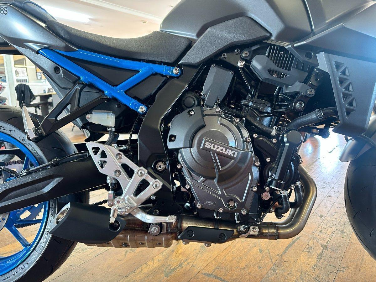 2025 SUZUKI GSX-8S ROAD