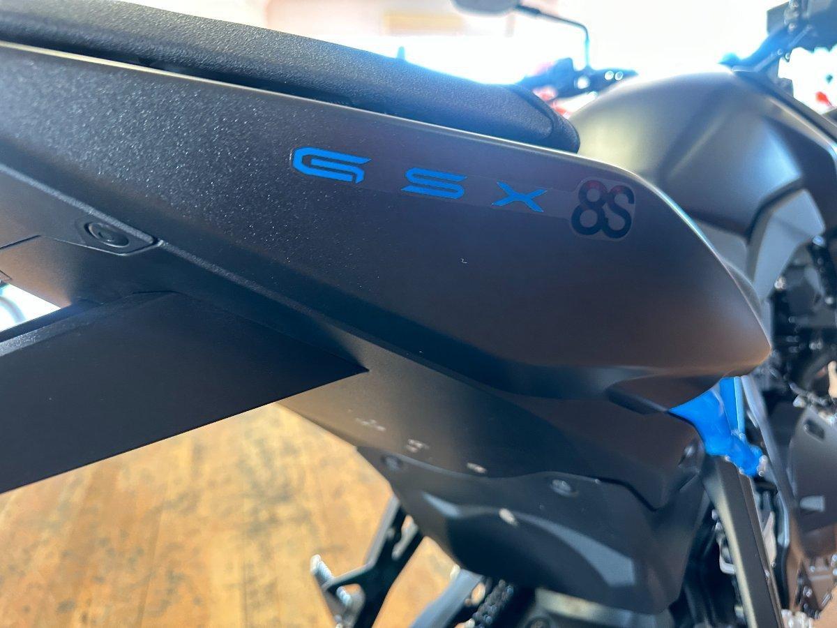 2025 SUZUKI GSX-8S ROAD