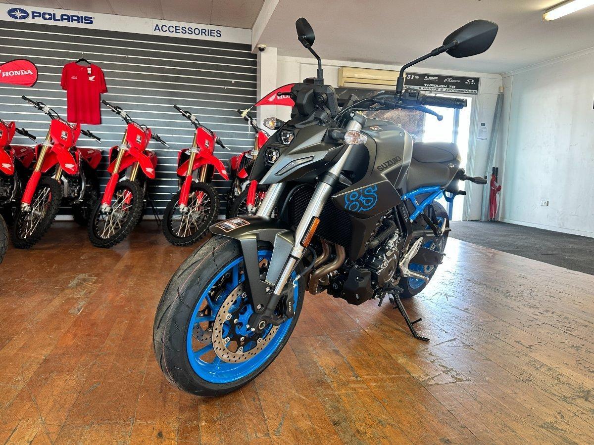 2025 SUZUKI GSX-8S ROAD