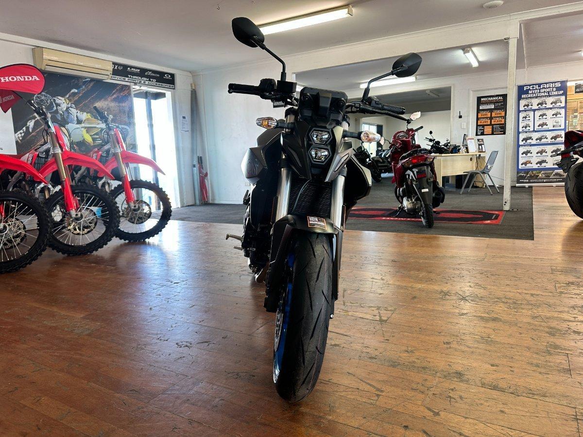 2025 SUZUKI GSX-8S ROAD