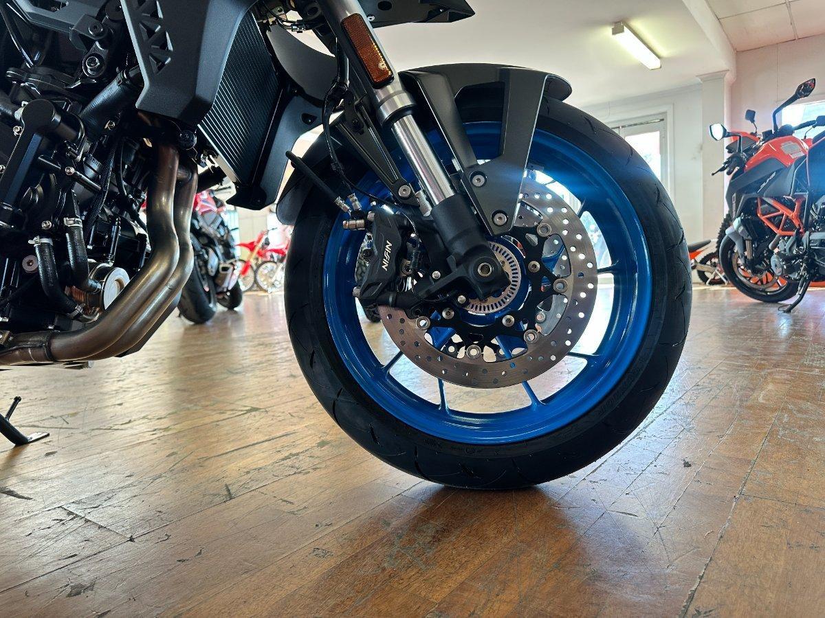 2025 SUZUKI GSX-8S ROAD