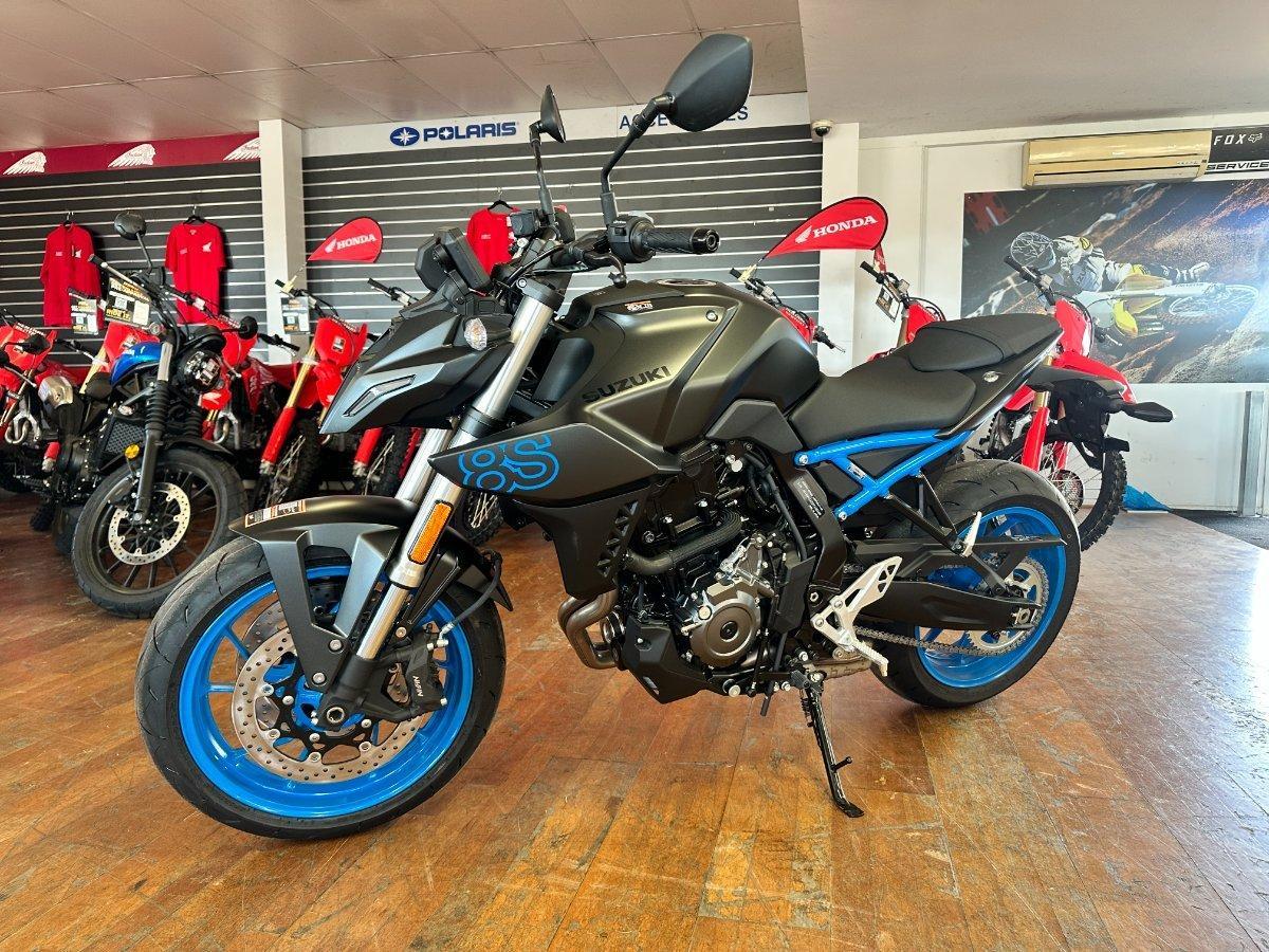 2025 SUZUKI GSX-8S ROAD