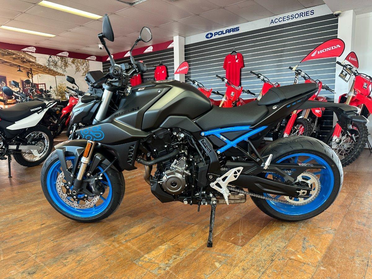 2025 SUZUKI GSX-8S ROAD