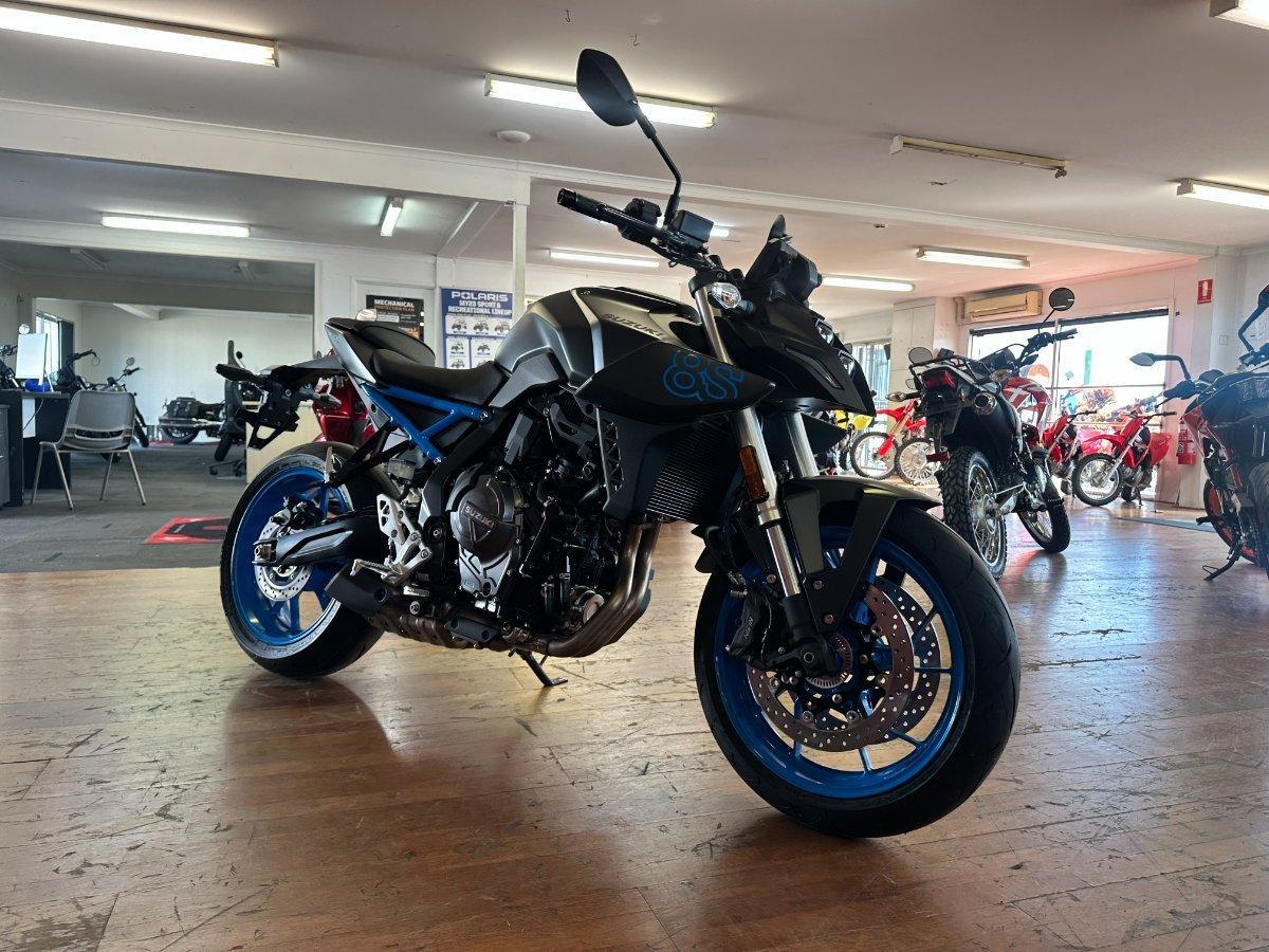 2025 SUZUKI GSX-8S ROAD