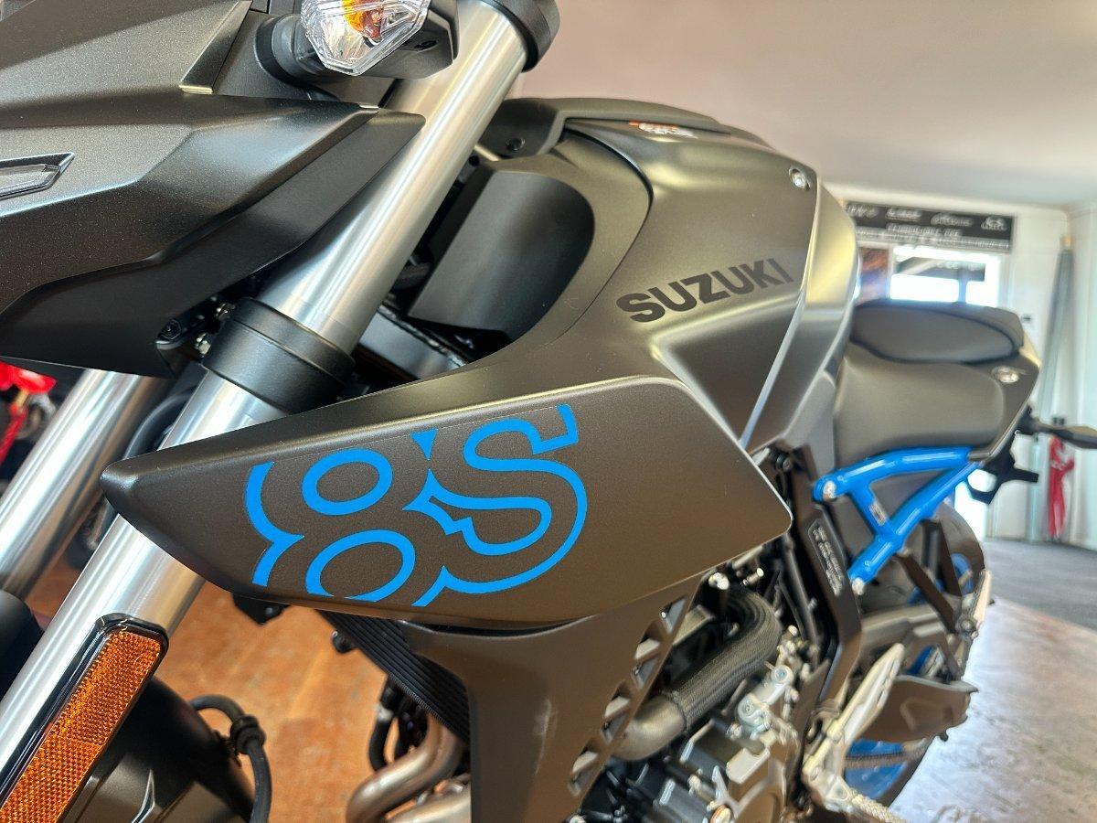 2025 SUZUKI GSX-8S ROAD
