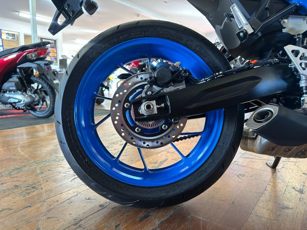 2025 SUZUKI GSX-8S ROAD