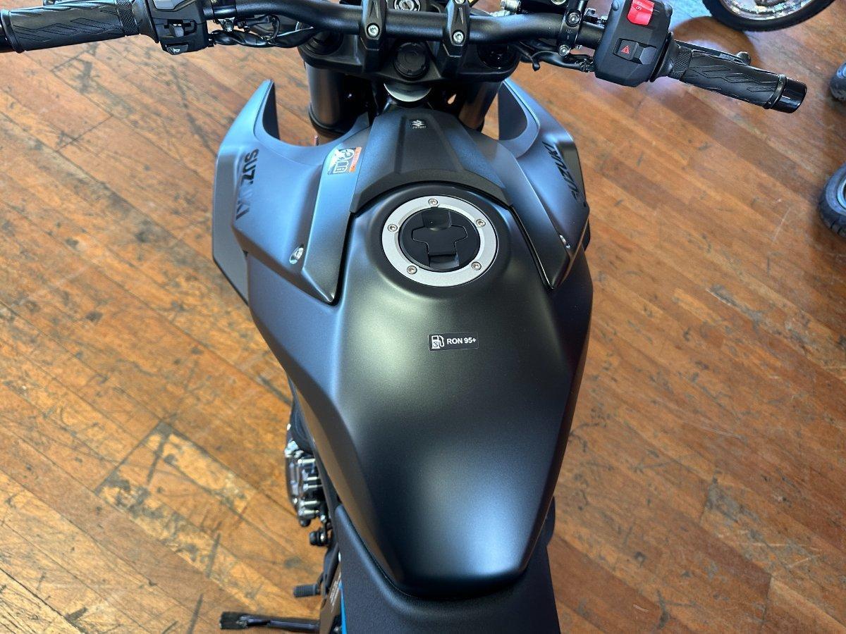 2025 SUZUKI GSX-8S ROAD