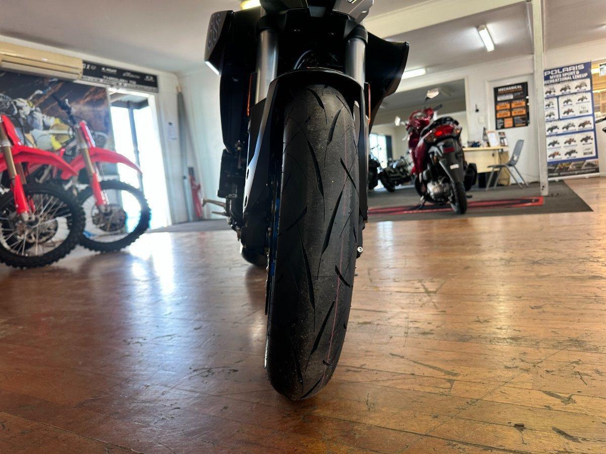 2025 SUZUKI GSX-8S ROAD