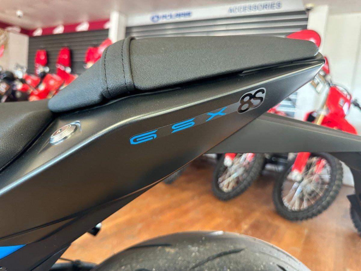 2025 SUZUKI GSX-8S ROAD