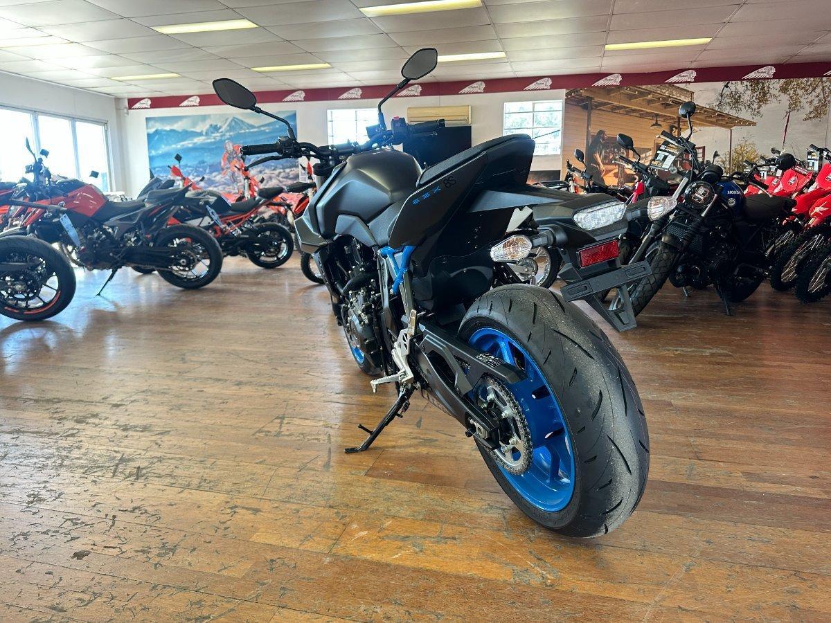 2025 SUZUKI GSX-8S ROAD