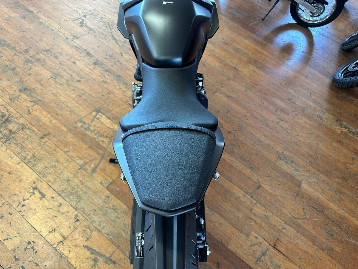 2025 SUZUKI GSX-8S ROAD