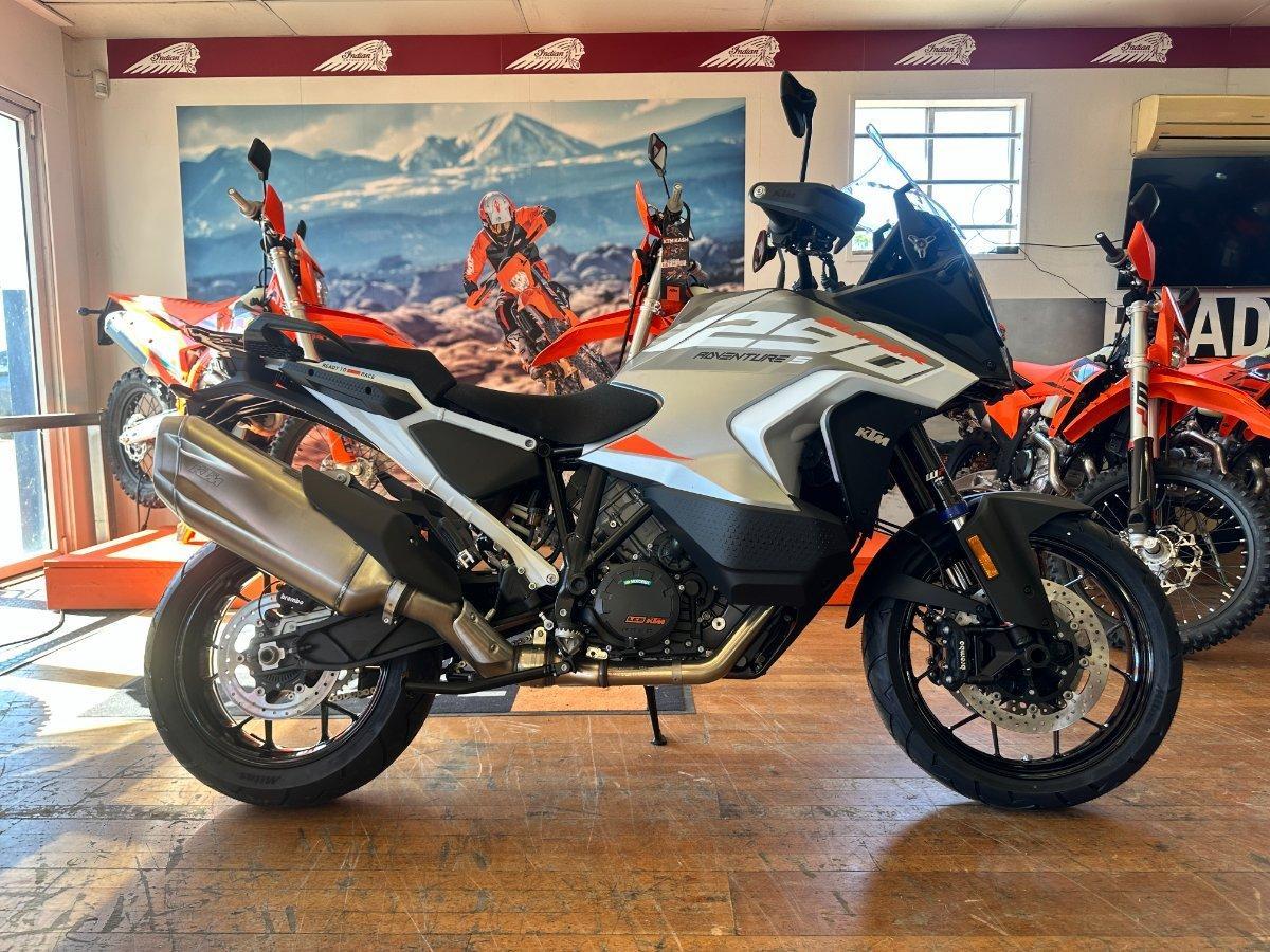 2024 KTM SUPER ADVENTURE S DUAL SPORTS