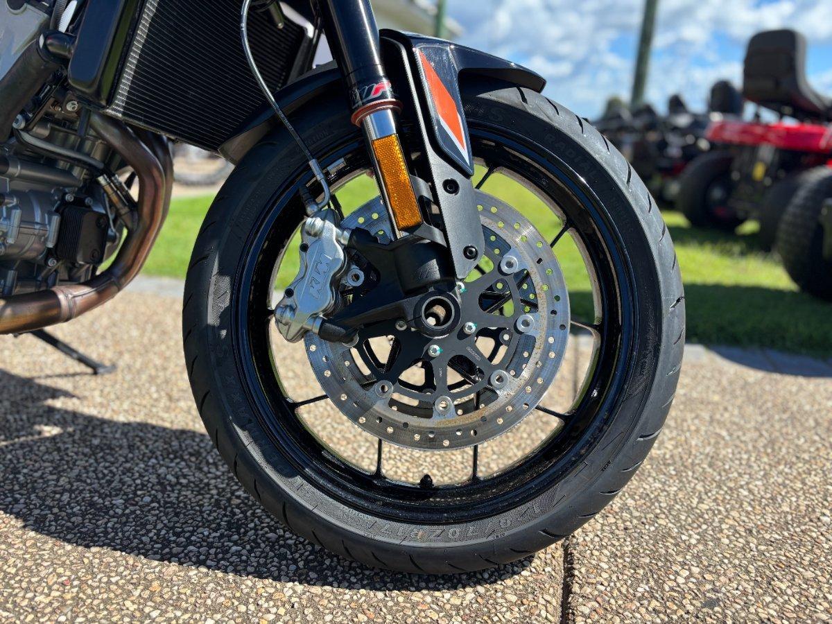 2024 KTM 790 DUKE ROAD