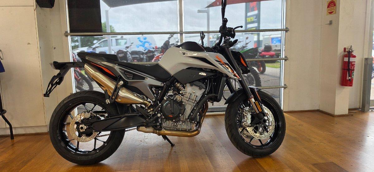 2024 KTM 790 DUKE ROAD