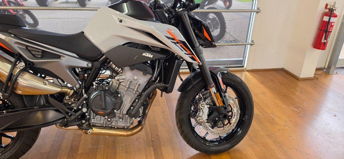 2024 KTM 790 DUKE ROAD