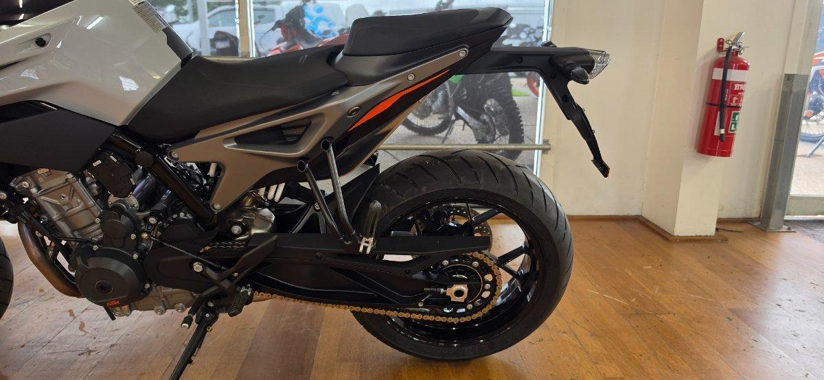 2024 KTM 790 DUKE ROAD