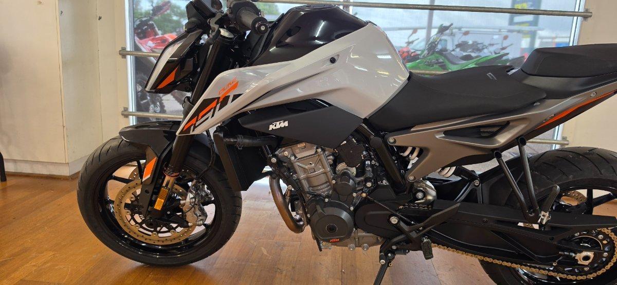 2024 KTM 790 DUKE ROAD