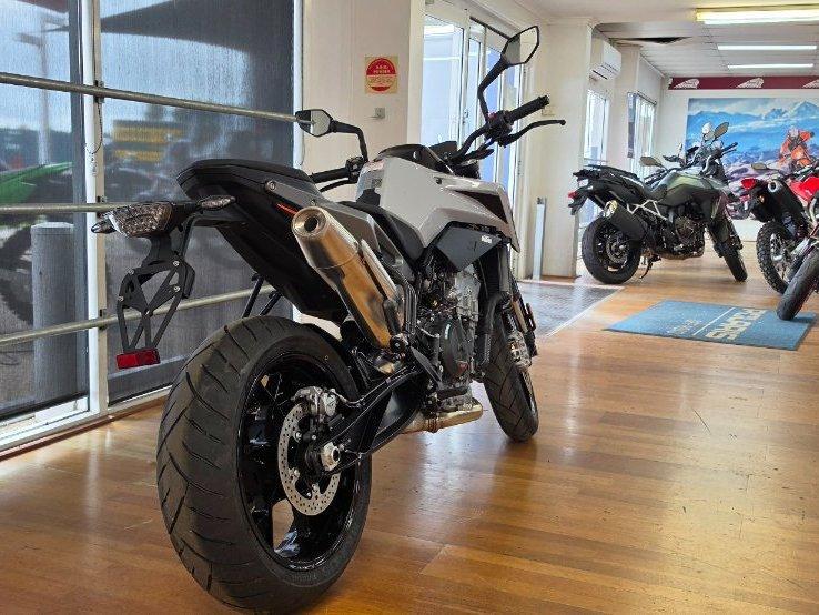 2024 KTM 790 DUKE ROAD