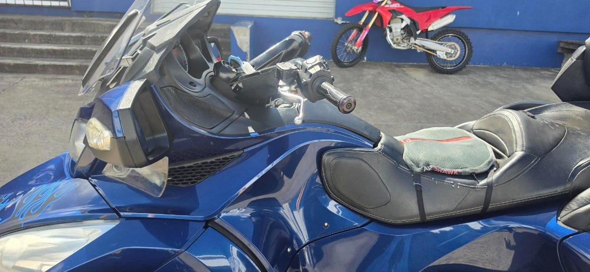 2011 CAN-AM SPYDER RT-S SM5 ROAD