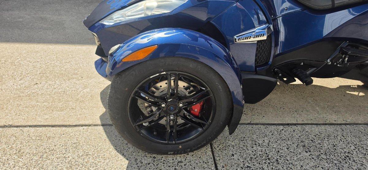 2011 CAN-AM SPYDER RT-S SM5 ROAD
