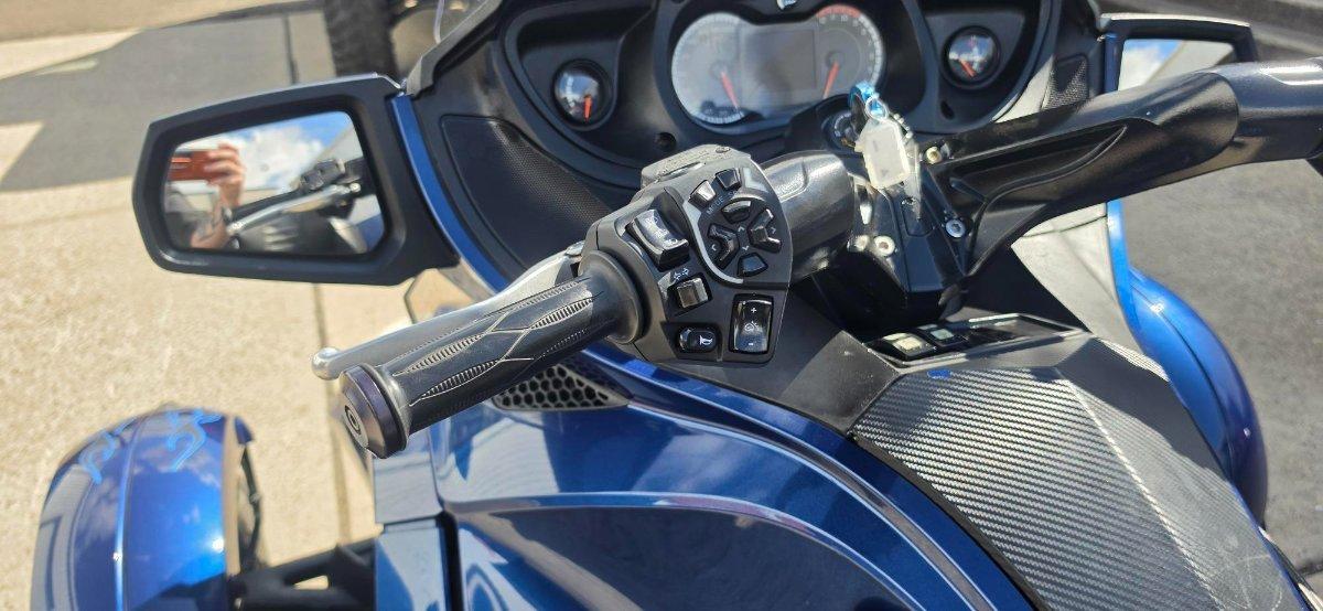 2011 CAN-AM SPYDER RT-S SM5 ROAD