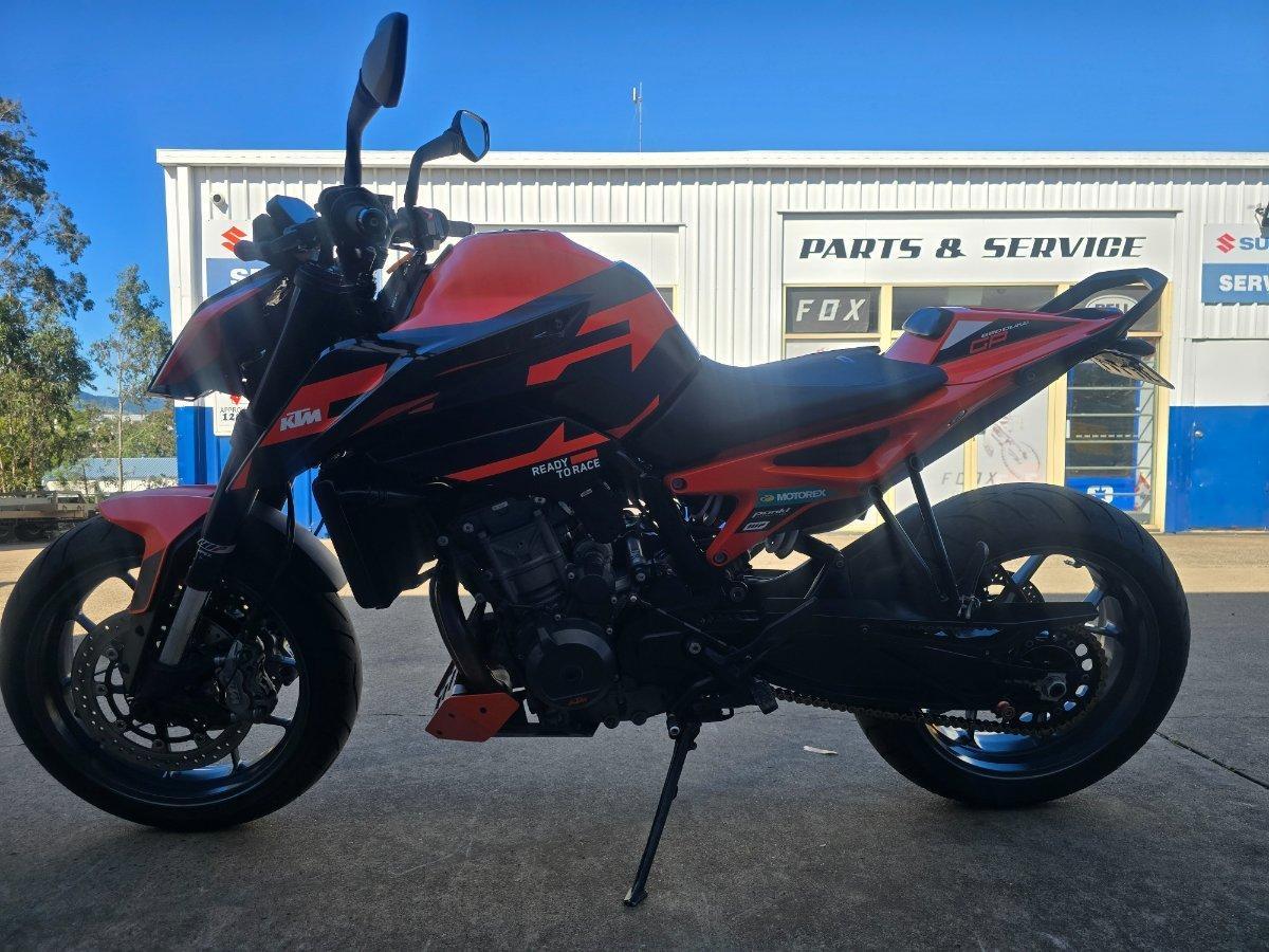 2023 KTM 890 DUKE GP ROAD