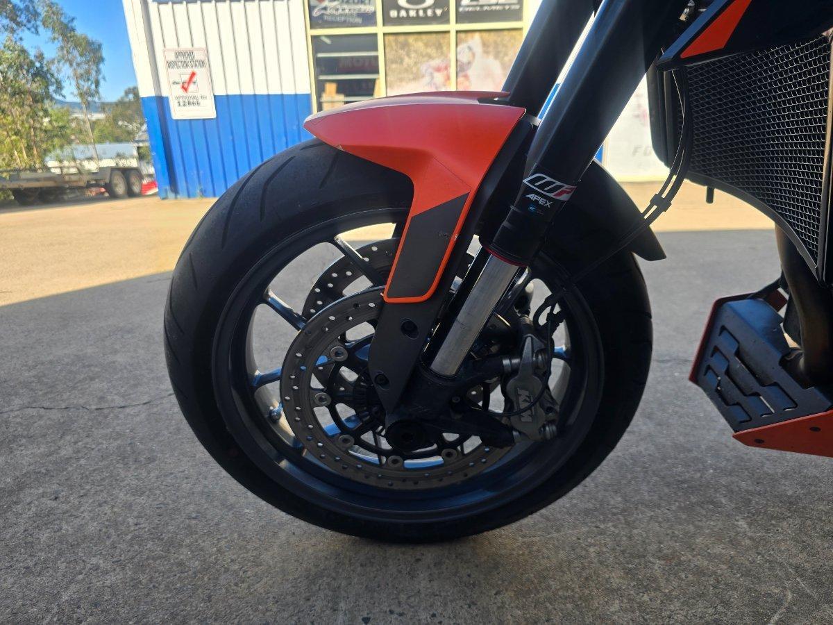 2023 KTM 890 DUKE GP ROAD