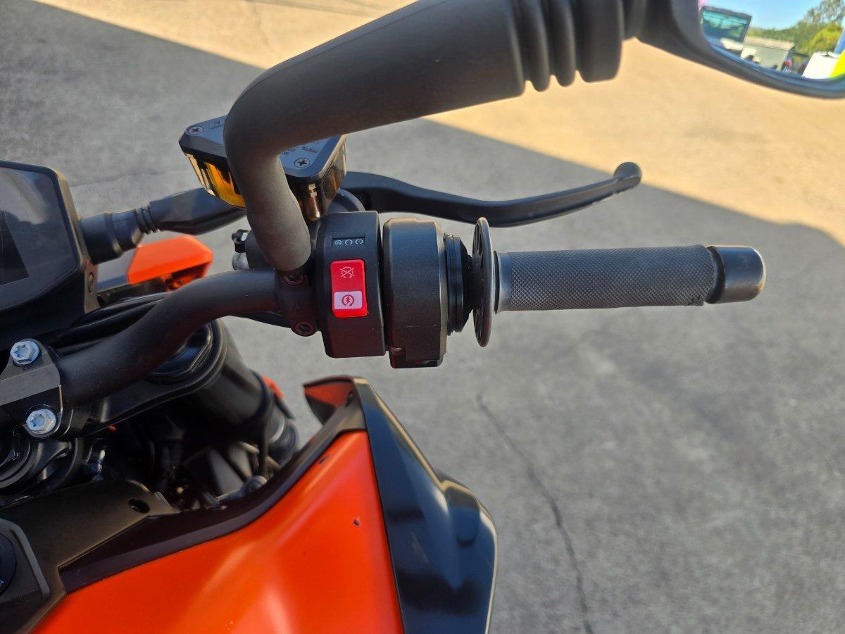 2023 KTM 890 DUKE GP ROAD